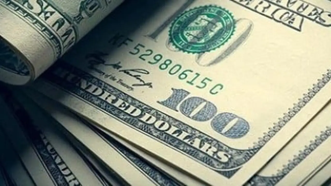 تراجع حاد.. هبوط مفاجئ في سعر صرف الدولار الأمريكي أمام العملات الرئيسية